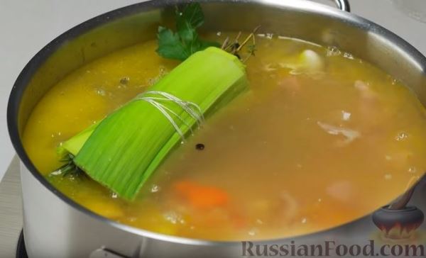 Гороховый суп-пюре с беконом