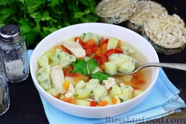 Куриный суп с овощами и клёцками
