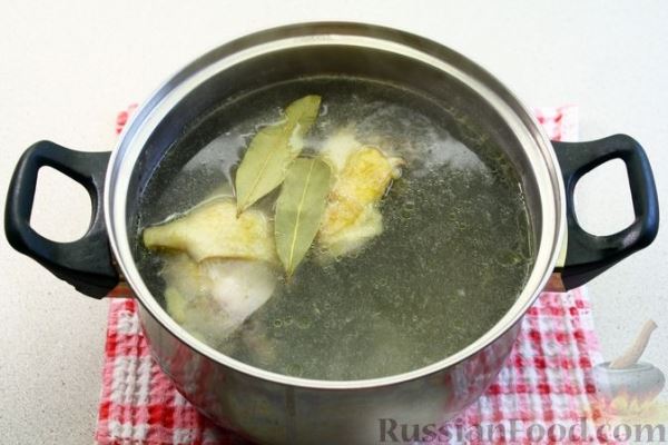 Куриный суп со щавелем и вермишелью