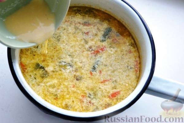 Куриный суп со стручковой фасолью и сметанно-яичной заправкой