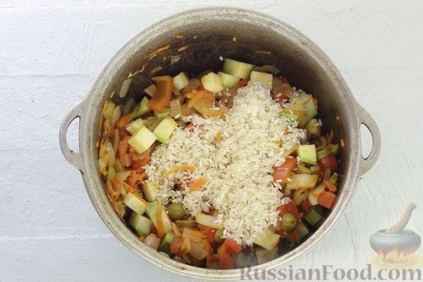 Овощной суп с рисом и оливками