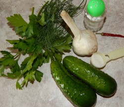Салат из огурцов на зиму с чесноком укропом зеленью