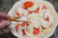 Салат из помидоров с луком заготовки на зиму